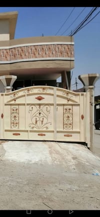 عندي بوب وشبابيك حديد وبلاستك للاستفسار ٠٧٧٠٩٣٤٤١٣٨