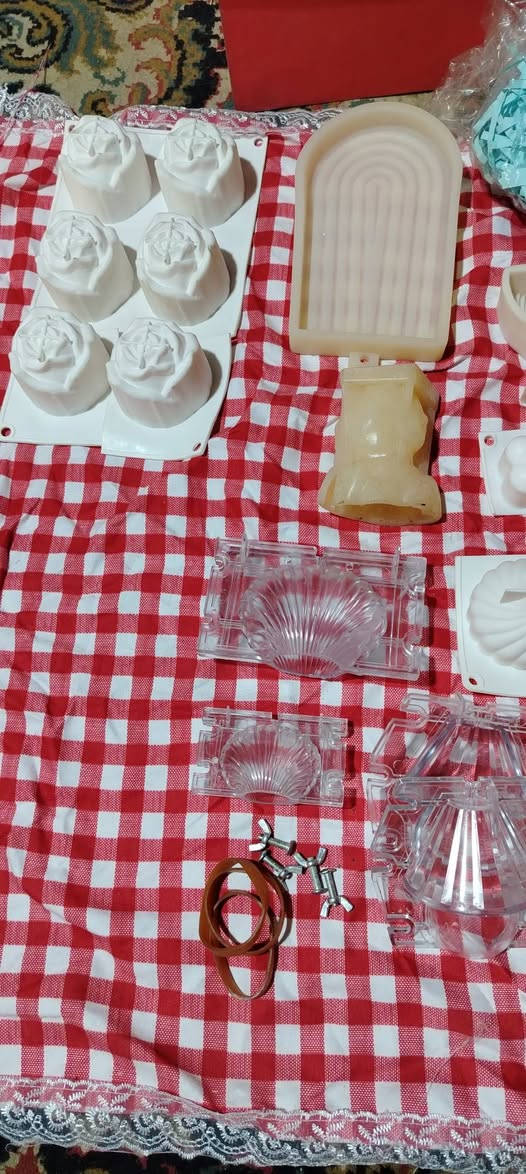 مرحبا عندي هذي اغراض شمع
19 قالب نص درزن علب معدن درزن علب بلاستك توزيعات درزنين علب شخاط وية الشخاط بكرتين خيط خيش قراصات هدايا قاعدات ٣ احجام بوكسات اوراق تزيين اسود بنفسجي ذهبي اعواد تثبيت وبكرة فتيلة
6 باكيت هدايا وشريط هدايا
درزن ونص اكواب شفافة و 4 اكواب زينة بباكيتهن ينفع للهدايا اريدهن كلهن ب 85 الف


**إذا كنت صاحب هذا الإعلان وتريد حذفه لأي سبب، رجاءا أرسل رسالة إلى الدعم الفني**