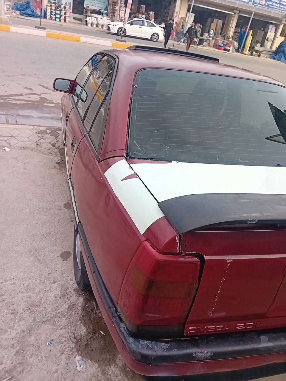 السلام عليكم اوبل اوميكا نظيفه موديل ٨٨ سنويه خضره ساقطه رقمها صلاح الدين خصوصي  صبغ عام شرط التحويل كير ومحرك شرط السياره خير من الله لايت زنون وشاشه  الاستفسار عل خاص او اتصل ***********مكان السياره تكريت
