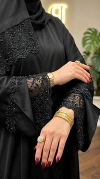 الأسود يليق بكي.. ويحلى بلمساتنا الخاصة 🖤👇 ​شنو رأيكم بهل تفاصيل الناع...