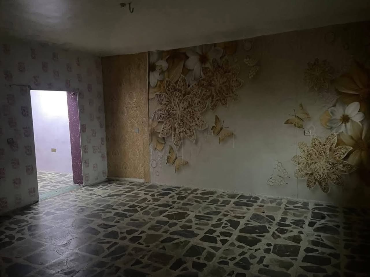 السلام عليكم

يستمر مكتب الشرع للوساطة العقارية بتقديم افضل العروض المناسبة الى الزبائن الكرام 

دار مساحة 262 متر واجهة 8.85 متر نزال 30 بناء 2000 يحتوي على (5) غرف نوم سويتات سقف (3) متر  خدمات فوك وجوه موقع الدار حي اور شارع ابو عبير على الشارع العام 

    

  للاستفسار — ؛.   

*********** 

***********.    مصطفى الشرع

       

 ~~~~~~~~~~~~~~~~~~~~~~~~~~~~~~~ 

مكتب الشرع للوساطة العقارية

حي اور قرب النادي العربي مقابل جامع الرسول الاعظم

  #الجميع
