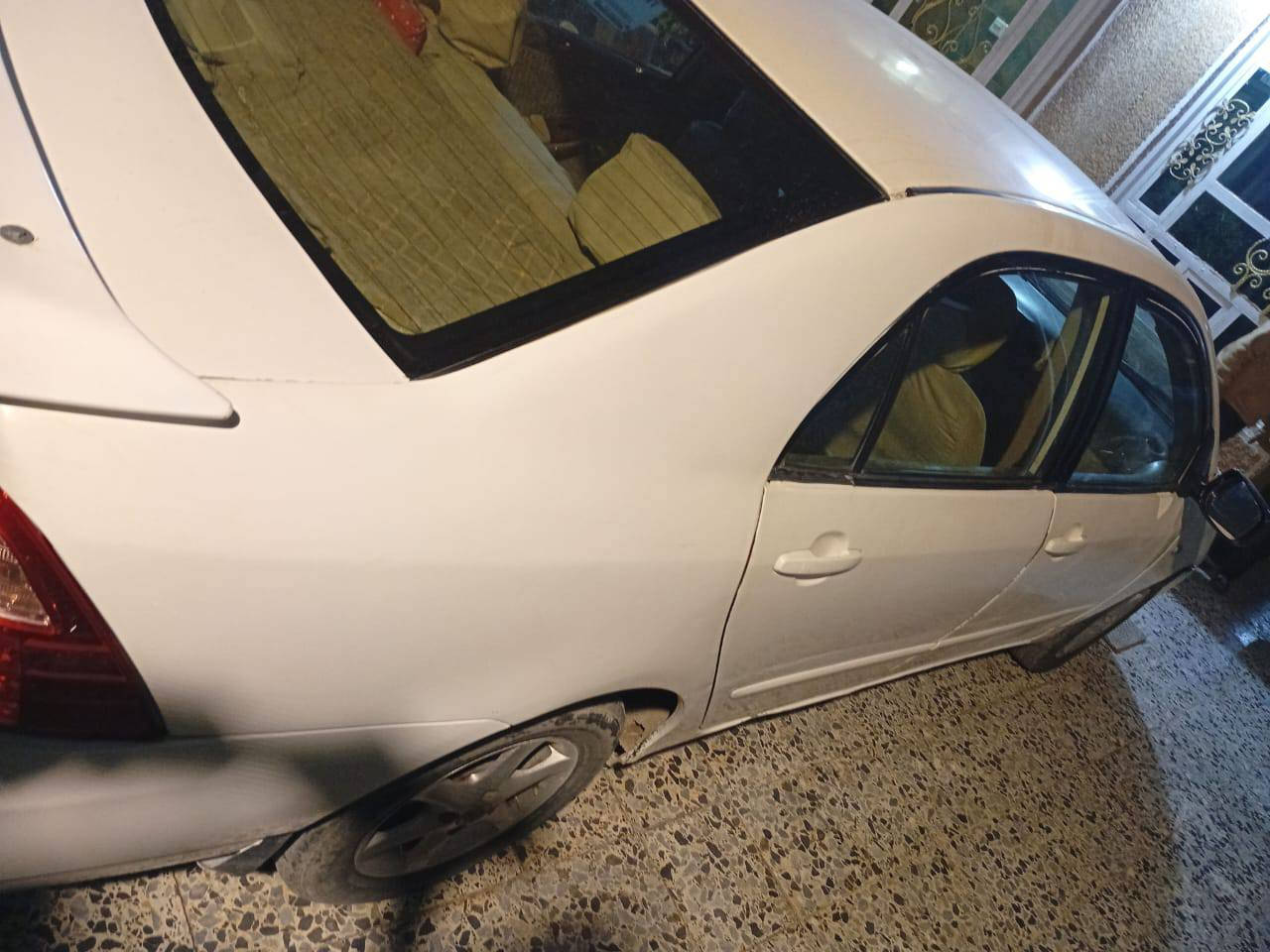 سلام عليكم كورله بيكاجو موديل 2005بغداد باسمنه مصبوغه عام بيها ضربات مكينه كير حلوات تبريد شغال بس تربط السعر 46 العنوان بغداد *********** العبيدي
