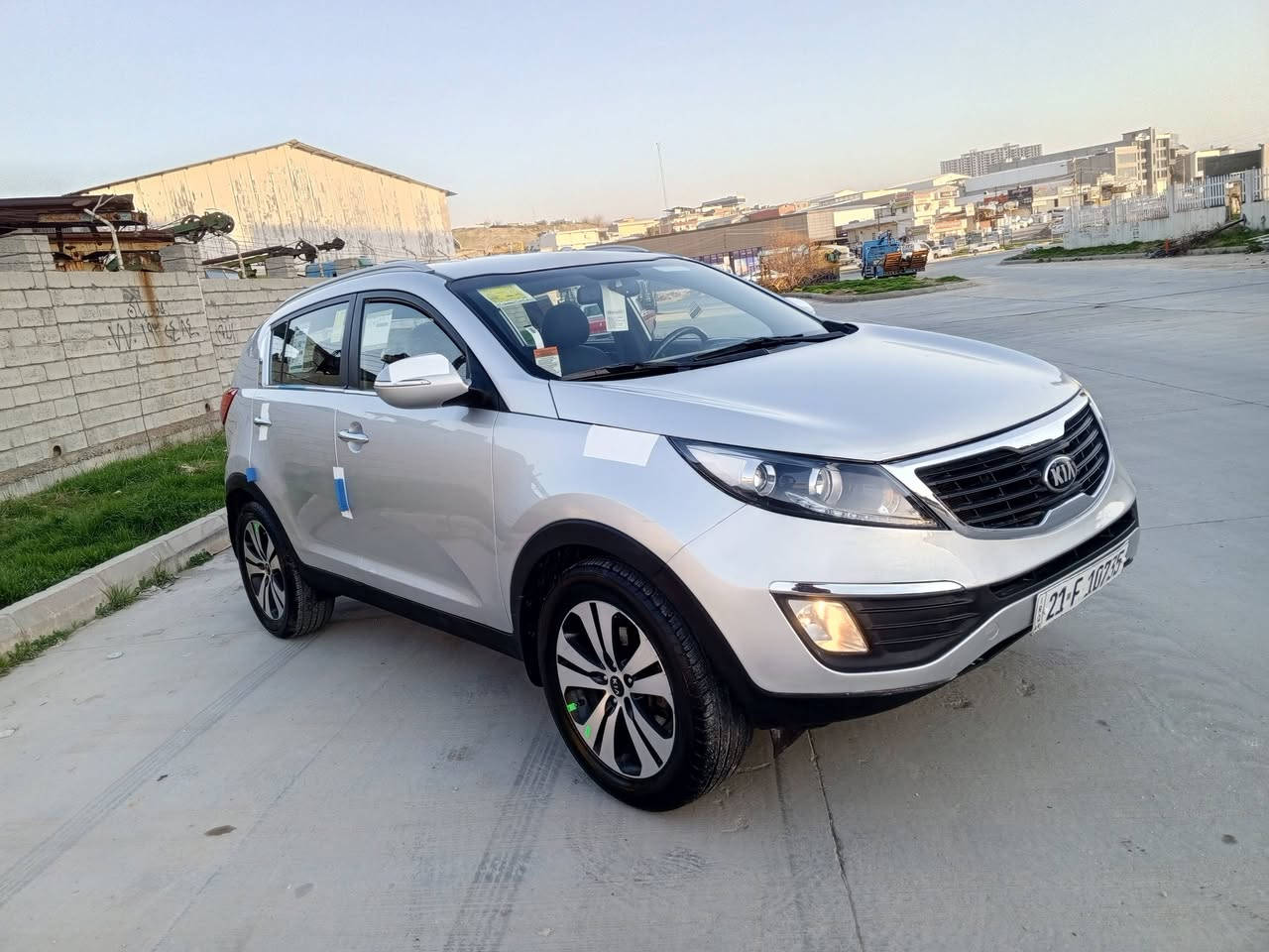 السلام عليكم رمضان كريم للبيع كيا سبورتاج 2013خليجي لون رصاصي استخدام شخصي من لشركه عل ايد وحده كفاله بدون صبغ بيه بارد فقط3 مكانات مواصفات فول عدا لبصمه ولبانوراما داخل مشمشي كشنات جلد ومطرز برتقالي تحكمات ستيرن كامره خلفيه حساس خلفي بلوتوث ويل كروم 5ويل يدات نيكل مرايات شفط ليد امامي بك لايت كرستال نضام ايكو ثلاجه بلجكمجه دواخل كلش جديده واحله من لصور بعده بلايلون لشركه  مواصفات كلش حلوه سياره جديد لوك بمعنى لكلمه وجاهزه بدون اي مصرف محرك 2000دوش مفتوح وبشرط بدون اي خلل كير محرك تبريد كله بشرط صدر تخم تايرات جديد ماشيه120الف حقيقي سويجات ثنين كتلوكات سبير عدا كله بلاد برده خلفيه  سيرفس كامل مسويله رقم سنويه كله جديد بسمي لل2028تحويل بنفس ليوم مكان السياره بسليمانيه السعر 139وبيه مجال بسيط كلشش الشراي يخابر***********
