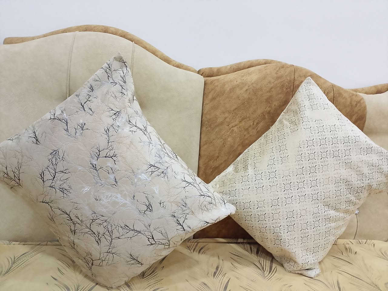 وج كوشات زوج ب 3000
شغل حسب طلب زبونه


**إذا كنت صاحب هذا الإعلان وتريد حذفه لأي سبب، رجاءا أرسل رسالة إلى الدعم الفني**