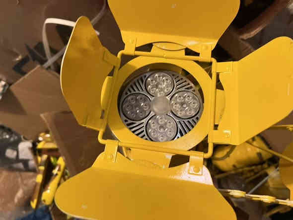 تعاليك القطعه بالف بلوجكتر كامل مع الاناره 20 الف الاسعار قفل متواجد وتساب فقط ***********
