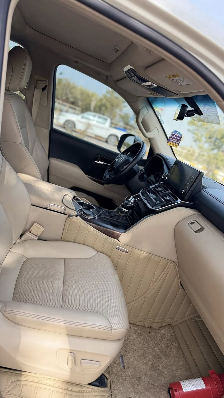 تويوتا لاندكروز 2023 بريم مكفوله  عل وضع الشركه ماشيه 37
محرك 6 تنفس طبيعي 
فول مواصفات ثلاث شاشات مكاني صلاح الدين الدجيل السياره رقم شمالي تحويل مباشر
رقم الهاتف ***********
السعر62الف
