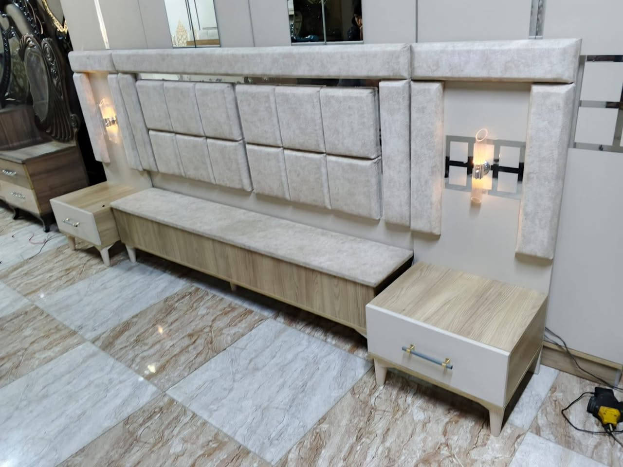 غرفة ٨ ابواب ٩ قطع 
للاستفسار ***********
