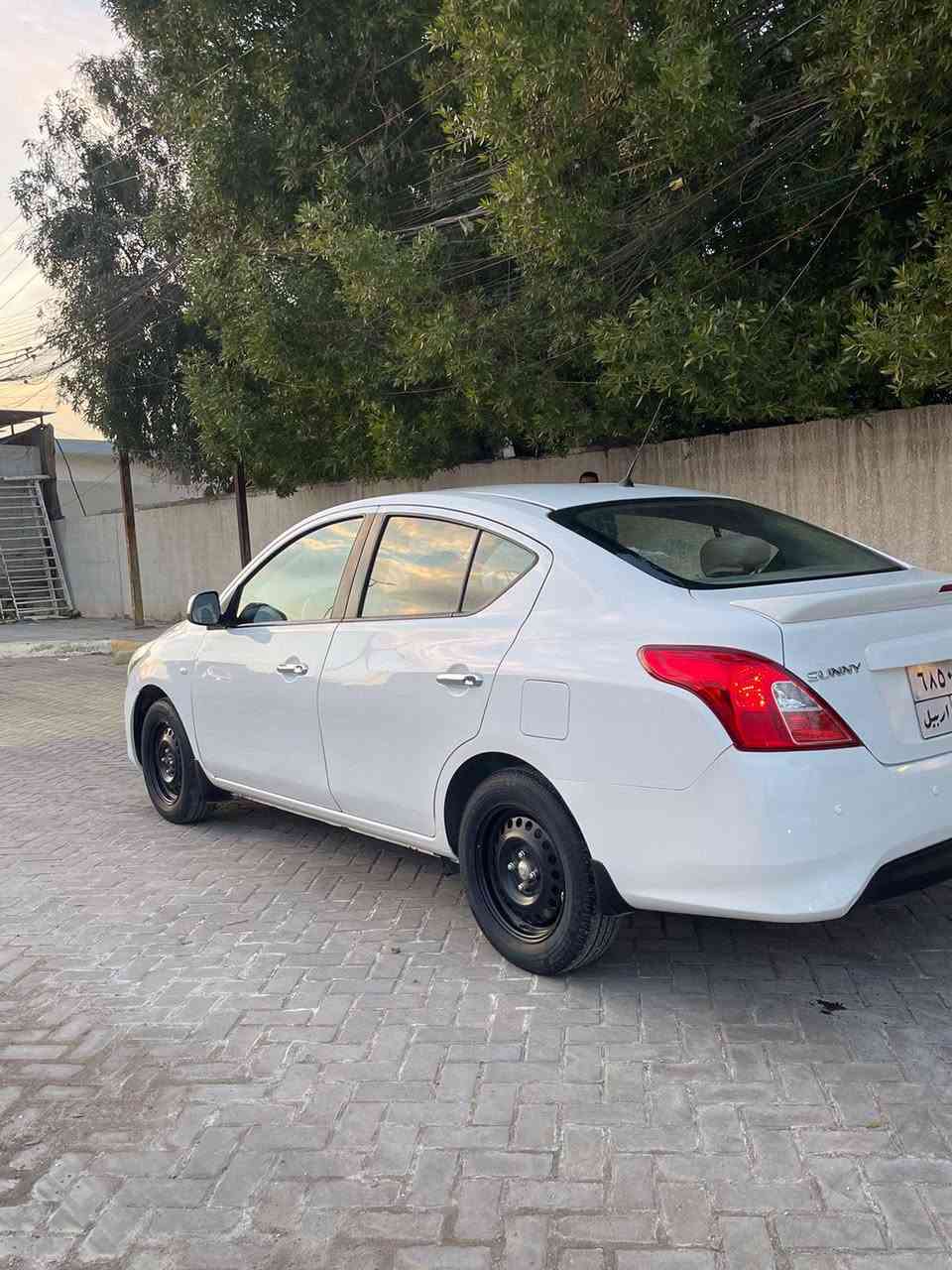 السلام عليكم صني هندي ام الابليتة الزركة موديل 21 ماشية 47 بيه صبغ نص جاملغ والجاملغ الثاني جان بي بارد وبدلتة بواحد اصلي والقديم موجود السيارة جديدة السعر 108 وبيه مجال مكان الشعب للاتصال ***********
