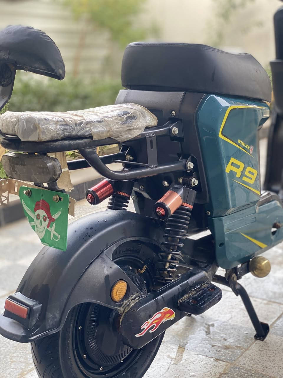 اشاره يمنة يسرة +  زنجيل جديد  و دواسات

لد عالي ناصي متحرك

4 سرعات +نظام ل R 

ملف 2000 + 5 جيو حجم كبير 60 فولت

بالشحنة، الوحدة أكثر من 30 كم

77بالعداد

شاشة بيها يطلع حته العطل
 

بریکات دهن عنبار، بالمكان بيهة تشغيل جيو عن بعد

جهاز انذار بيهة

لمكان ابوغريب ب350 وبيها مجال للطيبين

 واتساب***********
