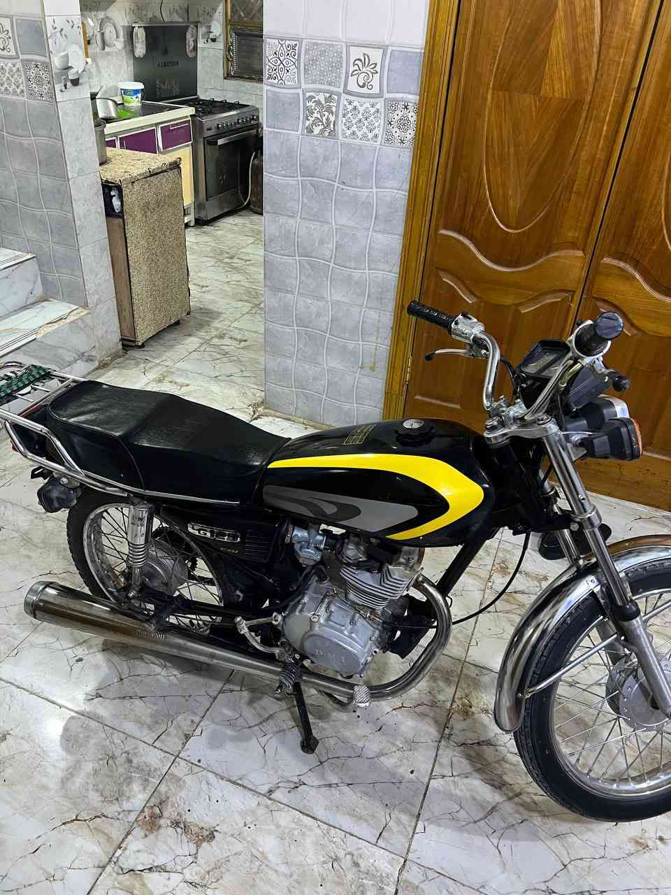 دراجه اربعه كير كلك مكفوله من سرقه وكلشي دراجه نضيفه وكل شي شغال وجديد شديته هورن لايت ودشبول وكل كهربائيات جديده وشغاله مكينه وشلعه ومعدل سعر ٣٥٠ قفل والسراي يلا يتعبني دراجه وكاله سويته كلشي جديد بدلته ماعده محرك لين مضيف السراي هاذ رقمي ***********
