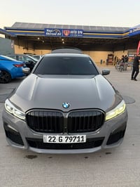 بي ام دبليو BMW 740i نسخة VIP ) فول مواصفات 1/1 اللون: إسمنتي صدفي ماش...