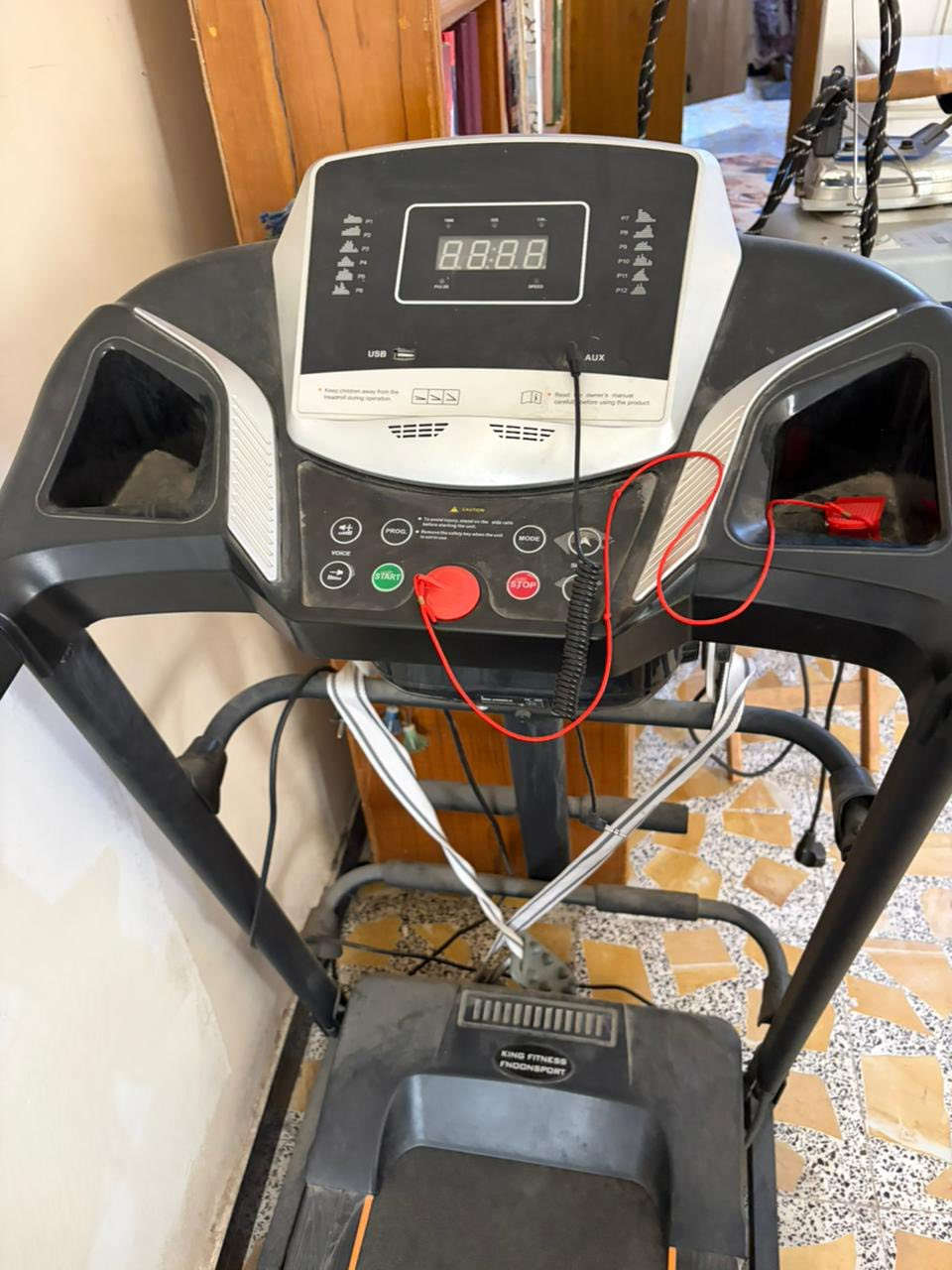 سلام عليكم للبيع جهاز جري  يتحمل وزن 150 كيلو نظيف جدا السعر 350 وبي مجال العنوان الاسكان ***********
