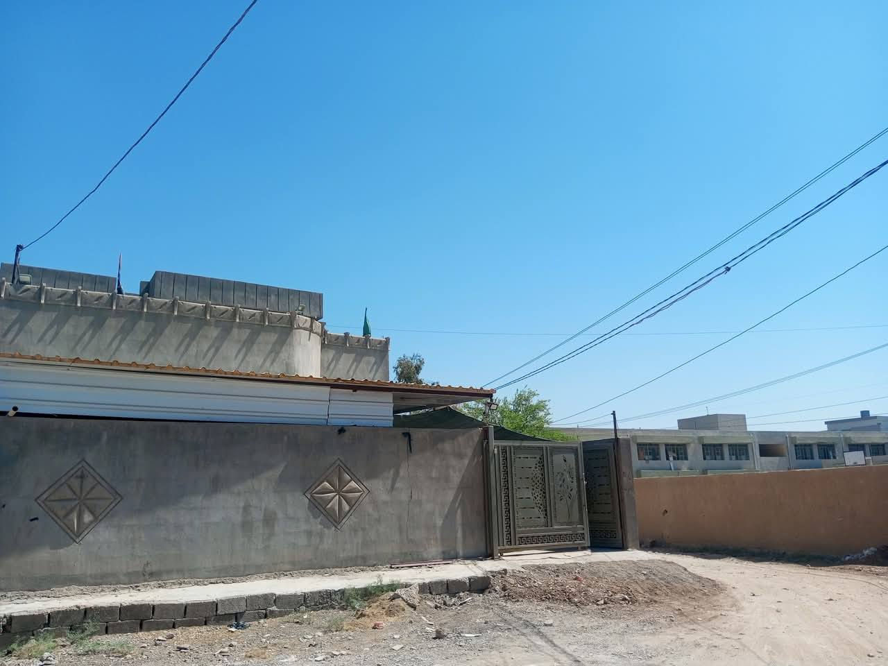 دار للبيع بناء جديد مرقم من البلديه خدمات كامل كهرباء مجاري ماء مساحة 240م قوب مدرسه الاماني بالضبط
الي يريد استفتار يخابر ***********
