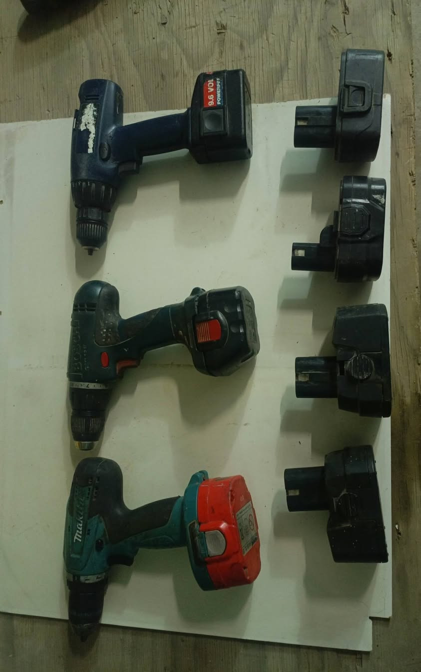 عندي هذني دريلات شغلات الله شاهد بس شاحنة مالتهن ماعندي اشغلهن على بطارية مال دراجة. عدد3.  وبطاريات 4. مكان بغداد


**إذا كنت صاحب هذا الإعلان وتريد حذفه لأي سبب، رجاءا أرسل رسالة إلى الدعم الفني**