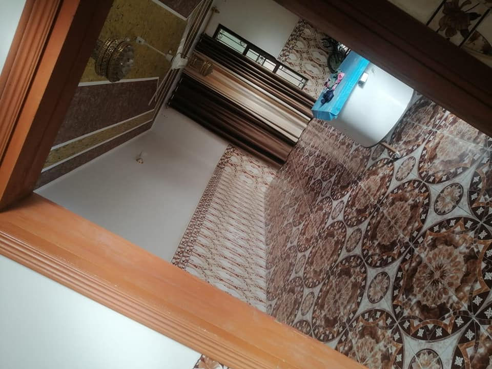 السلام عليكم
دار اللبيع
طابو زراعي سند ٢٥
يحتوي على ٣ غرف نوم
مساحته البناء 180 متر
امضيف او هول اممر او مطبخ
البيت نضيف كما واضح بل الصور
يبعد عن الجامعه ٥ كيلو
بل القرب من ثلاث مدارس  ابتدائية ومتوسطة اعداديه
المكان خلف إبراهيم الخليل ***********
الشراي بيي خير لو يدالل
