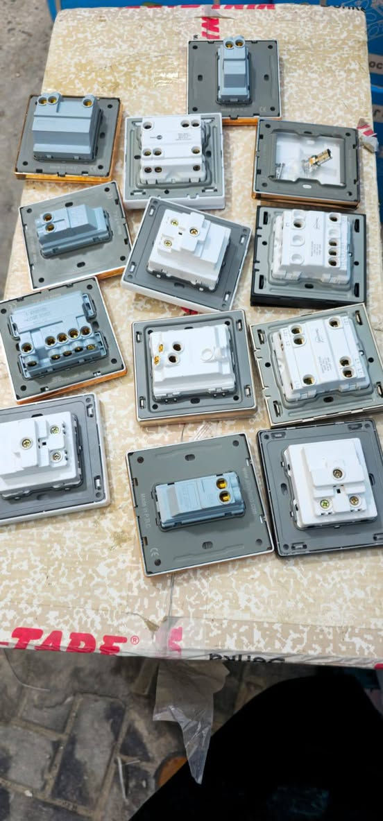 سلام عليكم سويجات مشكله ديكور نحاس بيع جمله فقط سعر القطعه ٢٥٠ دينار بيع جمله ***********
