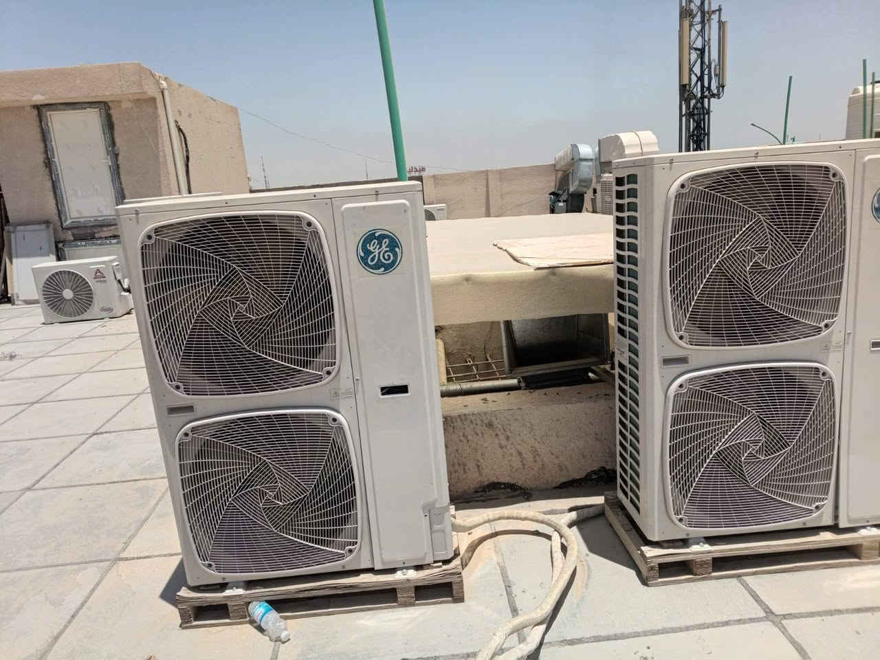 السلام عليكم 
عندي اجهزه كاسيت للبيع مشتغلات ٣ اشهر فقط ٤ طن سنكل موجودات حاليا يشتغلن وغير مفتوحا ت وممكن فحصها موجودات في الكوفي ... السبب الكوفي للبيع للتواصل  *********** او واتس اب *********** الموقع كربلاء نوع السبلت جنرال الكريك  ge
