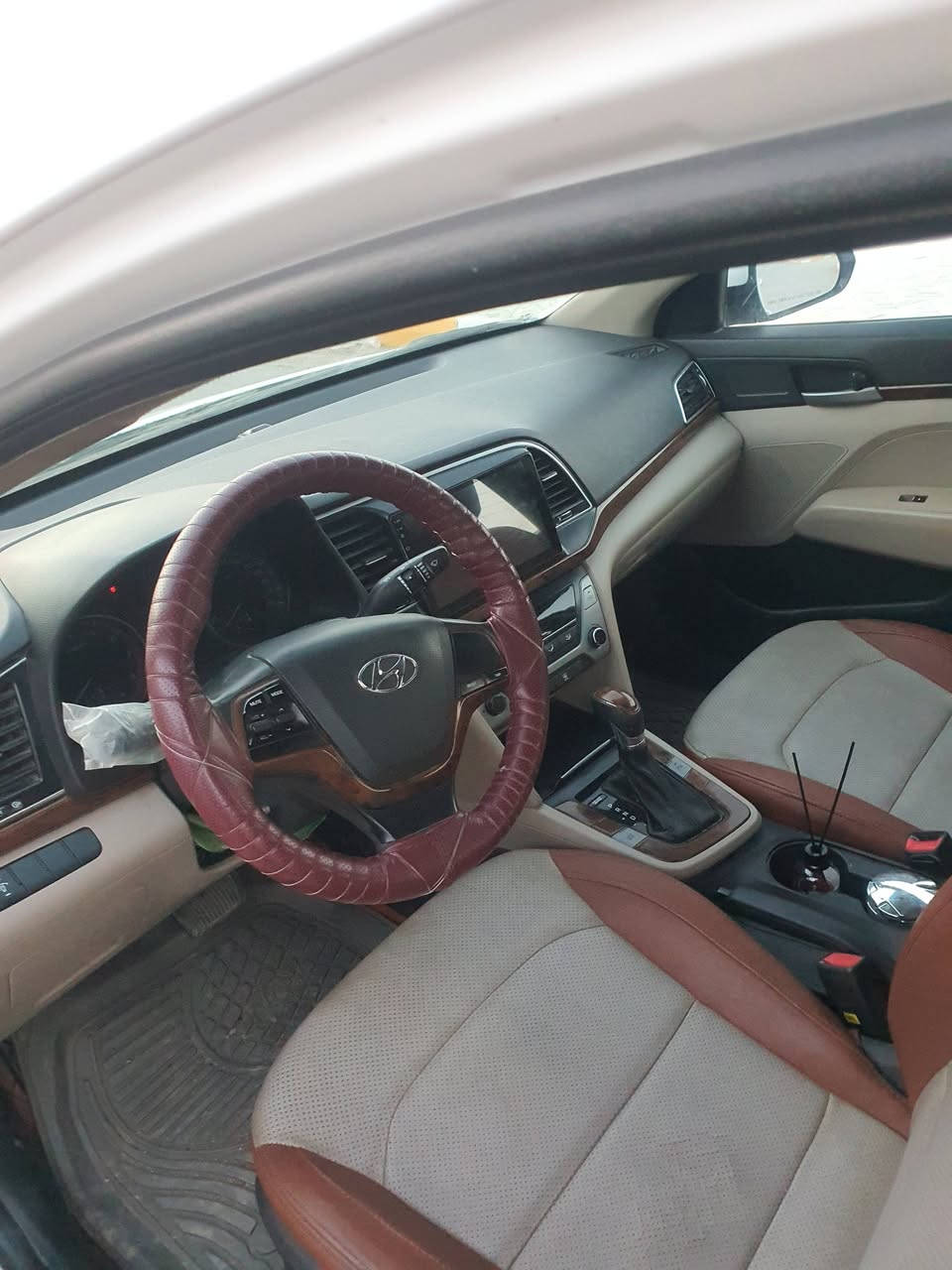 النترا ٢٠١٩ فول مواصفات بصمة
السعر ١٣٧ وبيه مجال 
السونار بالمنشور 
***********
