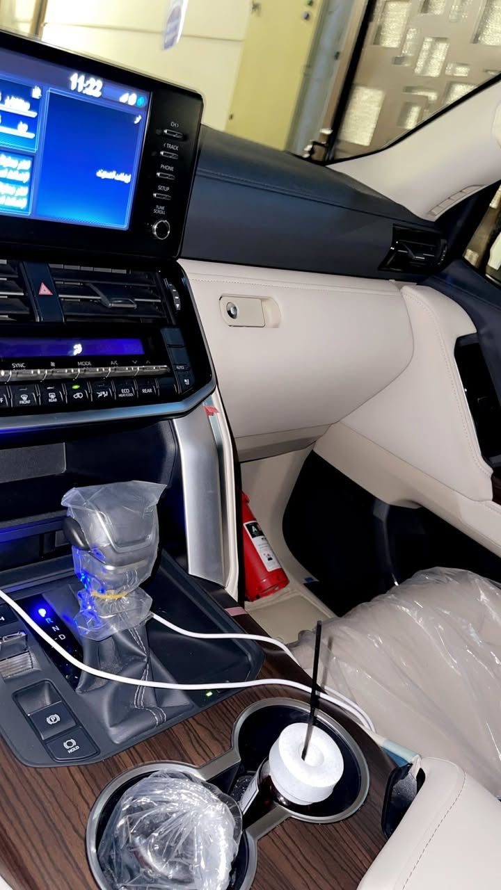 السلام عليكم لاندكروز 2023 ساز 3شاشات تطبيق السياره زيرو على ايدي ماشيه 18000 مكفوله كفاله عامه فول مواصفات رقم بغداد باسمي مكانها بغداد رقمي ***********
