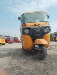 تكتك ٢٠١٩ السعر (4 ملاين و200 الف) محرك نضيف ما مفتوح مال 2021 مكانه ا...