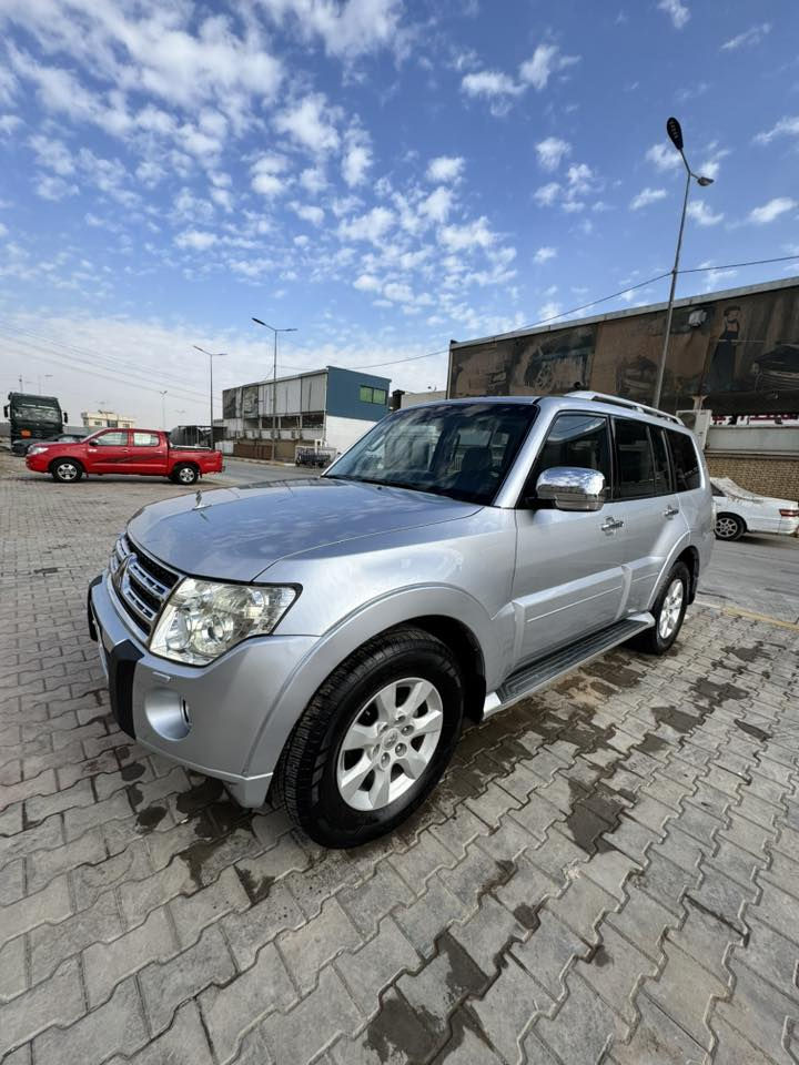 سلام عليكم
باجيرو 2010 حبتور فول مواصفات 
سياره شرط ماشيه 110 شرط جديده 
ونضيفه وجاهزه رقم بغداد جديد مكفوله 
بيها بس بارد وتكحيل للاستفسار 
***********
