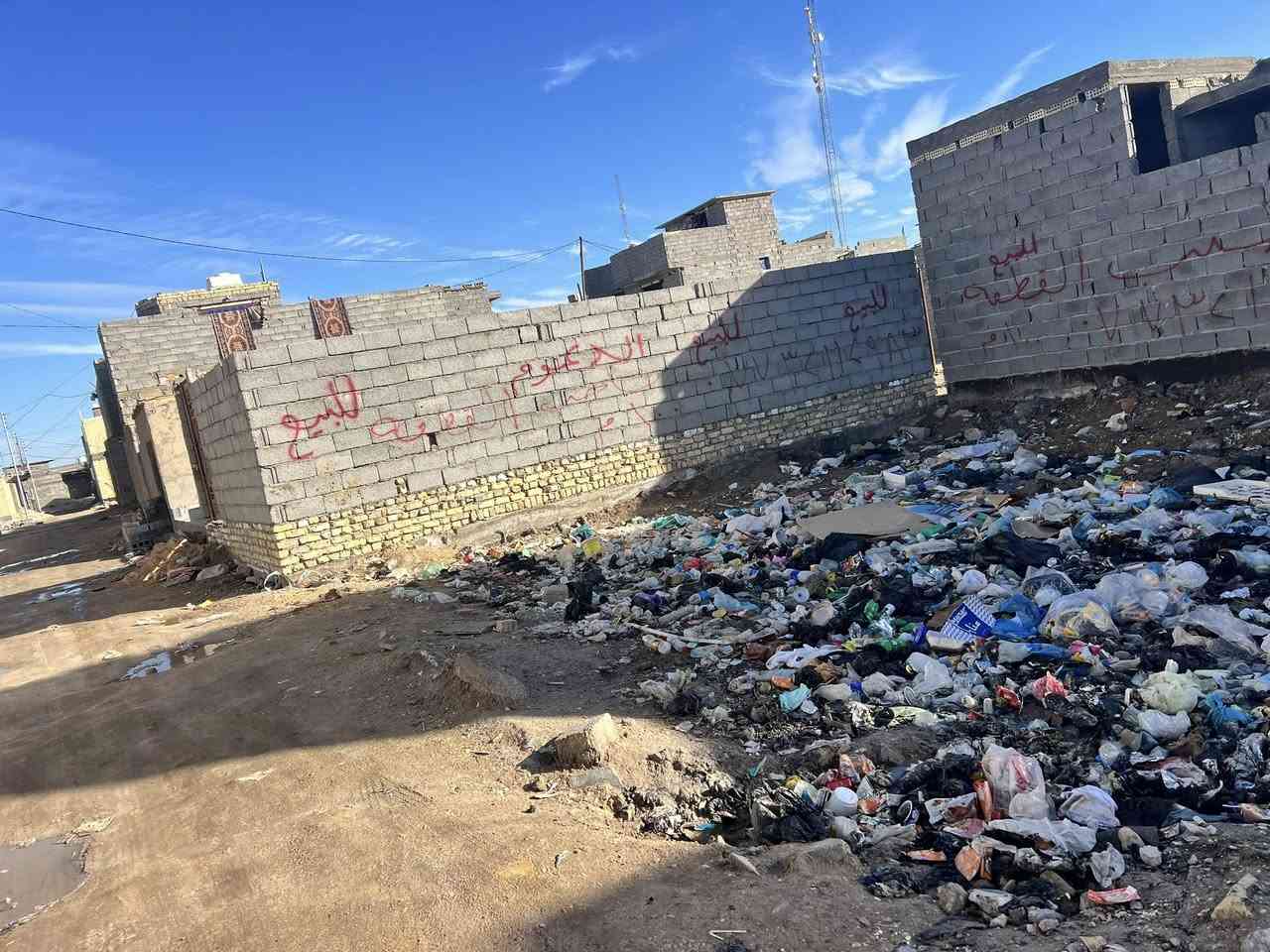 السلام عليكم قطعه ١٠٠ متر مربعه واجه ١٠ او نزال ١٠ 
طابو زراعي سند ٢٥ 
العنوان قرب مدينه الزائرين شارع المختار او العكد تبعد عن الامام الحسين٥دقايق بسياره وبسعر مناسب 
الاستفسار ***********
