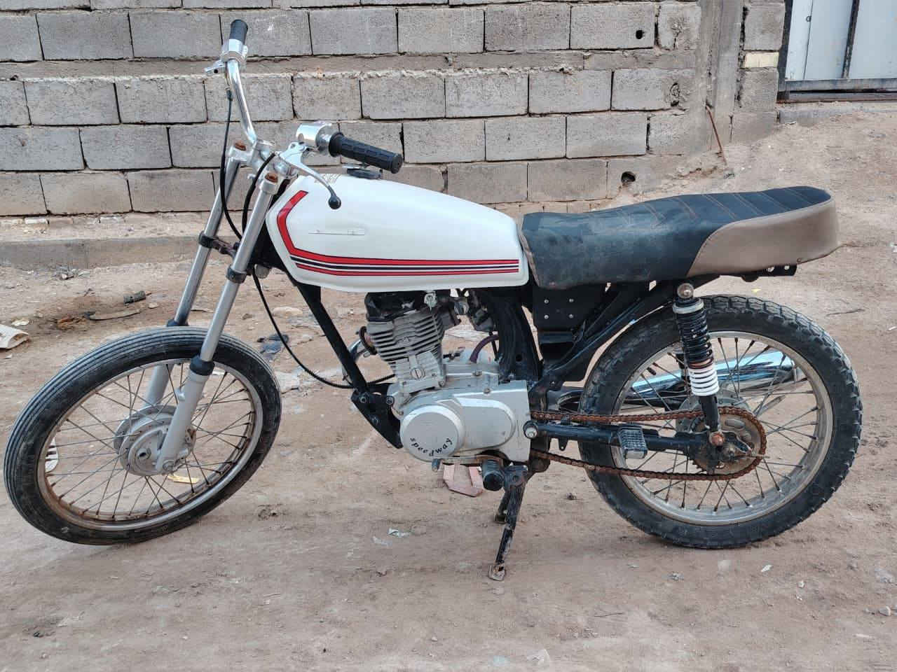 للبيع ادوات دراجه نضيفه وشغاله لا تبخر ولا كايمه  سعرهه ٣٥٠ وبيهه مجال العنوان بصرة ابو الخصيب *********** تواصل واتساب فقط
