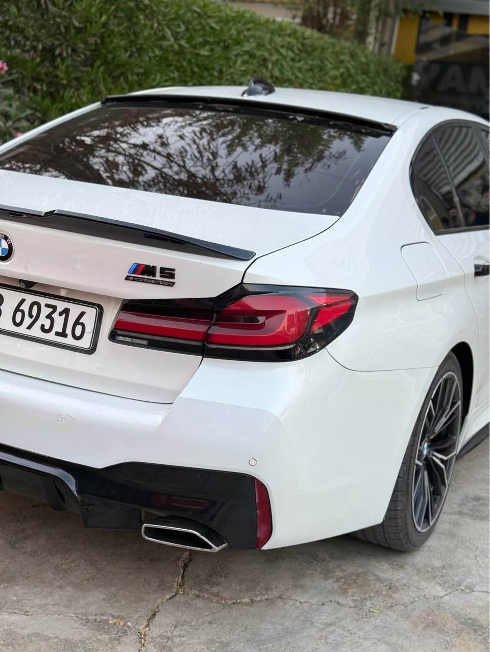 BMW 540 2018 mpakage Sdrive
گێر و مەکینەی بەشەرت کەپسە
سەیارەکە کامل شکلی گۆراوە بۆ M5
دەعامی و لایت و بەگلایت شکل نوێ 
فول مواسەفات 
٣ پارچە سبوخ بێ ژۆرێ و بێ ئێرباگ 
بۆنیت و چامرخ و دەرگا 
ژ.م *********** أربيل, العراق
