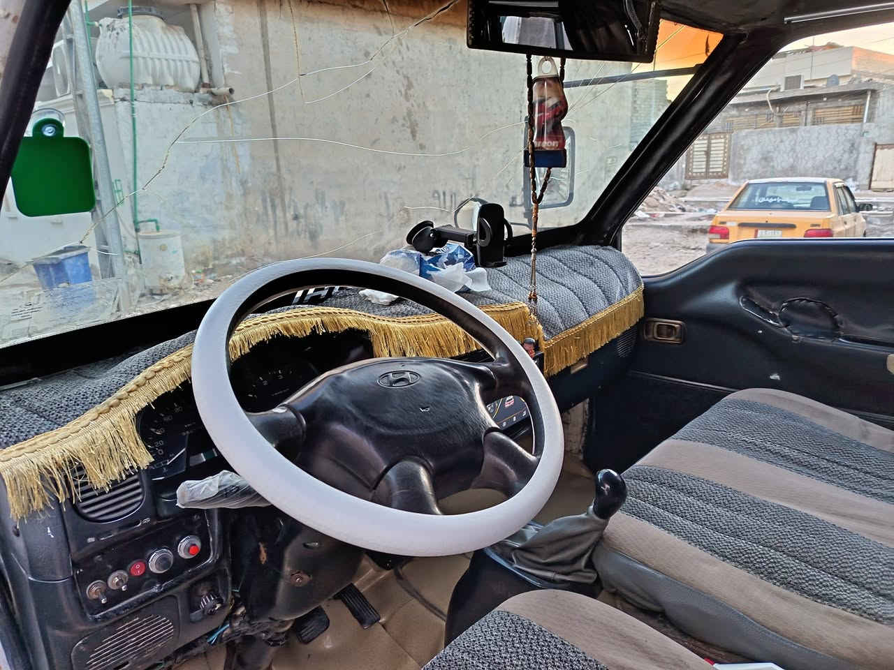 سلام عليكم هونداي للبيع سعر 60ورقه تفاصيل الكيه مكينه وكير  2700 كاز تخم تاير حداديه كهربائيات خير من الله هيئه ومرور مصفره مامطلوبه موديل 2000  او مراوس بكوستر كومبي  ***********
