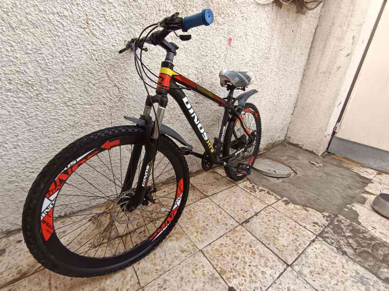 باسكل للبيع حجم 27 ماركه DINOS
باسكل نضيف جدا جدا 
بريكاات خلفي وامامي شغالات 
وكير شغال 6 نمر 
دبلات شغالات 
سعره 60 وبي مجال 
والتواصل على ماسنجر 
مع سلامه♥


**إذا كنت صاحب هذا الإعلان وتريد حذفه لأي سبب، رجاءا أرسل رسالة إلى الدعم الفني**