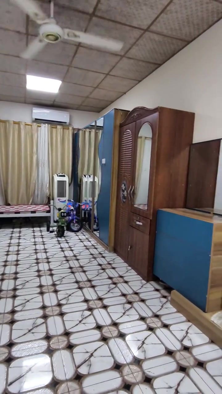 بيت تجاوز للبيع طابقين الغزالية شارع المركز قرب حسينية السيدة زينب /4غرف نوم واستقبال وحديقة خلفية مساحة 200متر /السعر 36وبي مجال بسيط الاتصال ع الرقم ***********
