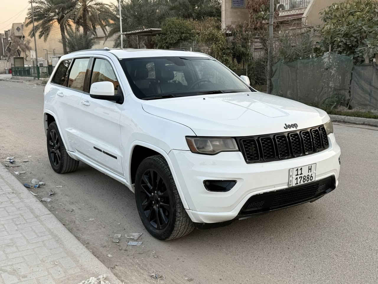 السلام عليكم
للبيع جيب موديل 2017 بلاك توب فول 
وارد امريكي حادثها موضح ب الصور تبديل قطعتين وصبغ قطعتين بدون دواخل شاصي لغد مكفول 
ماشيه 88 مكينه گير مكفولات 
السعر 200 وبيها مجال 
العنوان بغداد جميله 
***********
