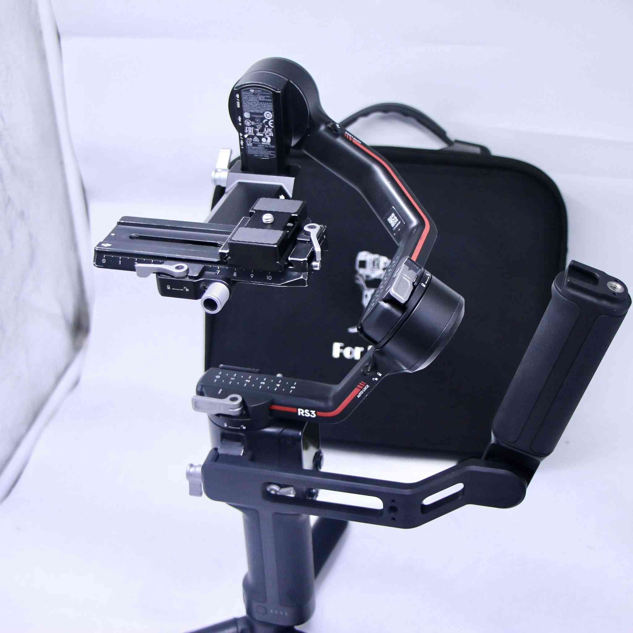 رونن RS3 نضافه 100/95 كامل ملحقات 
حقيبه ✅
قبضه جانبيه اصليه ✅
بلاطات البلاديه مالته ✅
كيبل شحن اصلي ✅
كيبل ربط الكامره مع الرونن ✅
السعر (490 الف) ول توصيل مجاني 💫
***********
