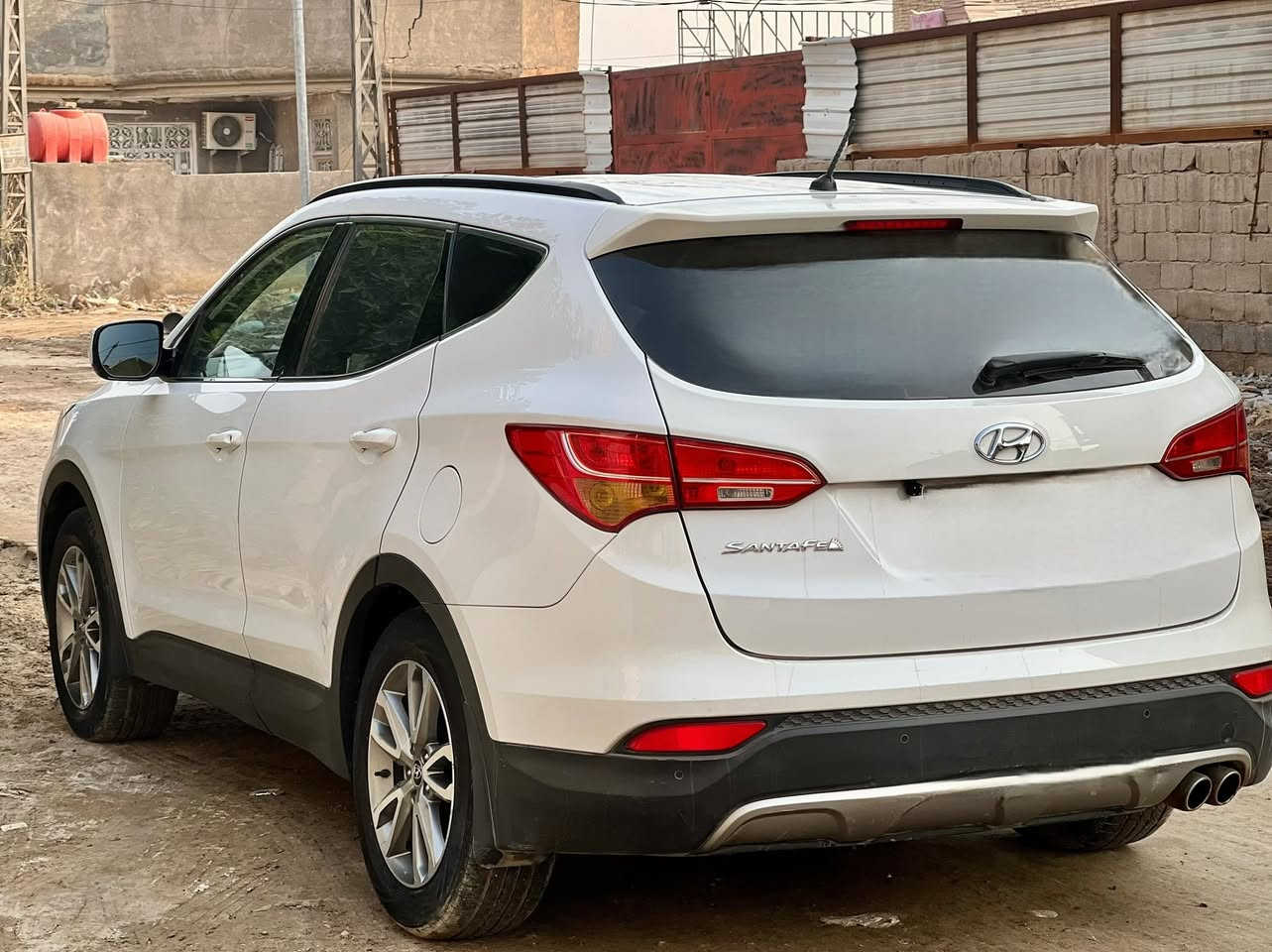 للبيع هونداي سنتافي 2014 خليجي مكفوله رقم بغداد
ماشيه 130 كيلو سياره نص فول تبريد قطعتين حساسات كامره خلفيه باقي معروف سياره نضيفه حيل مكينه كير مكفولات 
سعرها 150 وبيها مجال ***********
