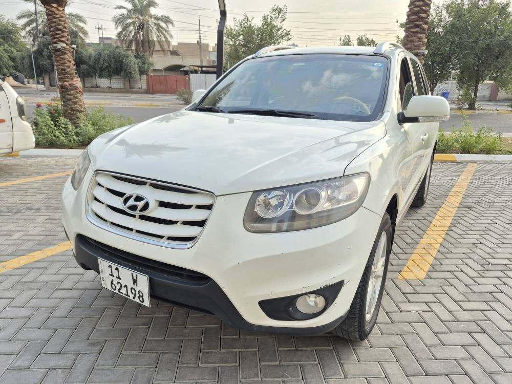 السلام عليكم 
سنتافي موديل 2010
 استلام شركة عامة 
مواصفات عادي 
6 سلندر مكينة 3500 
7 راكب 
3 قطع تبريد 
مكفولة من كلشي لا صبغ ولا تبديل 
كير ومكينة ما مفتوح بيهن برغي 
ماشية 230 الف 
صدر وتايرات نص عمر 
السعر 160 وبيها مجال 
مكاني بغداد حي الجهاد 
***********
*********** بغداد, العراق
