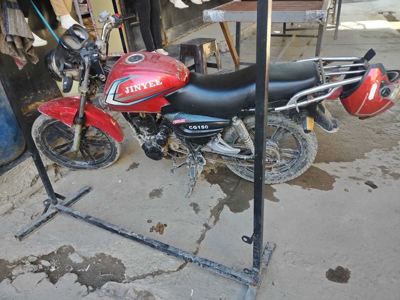 السلام عليكم ورحمة الله وبركاته
دراجه جني بانده نضيفه كله شغاله نقصه باتي فقط
   تايرات جديده

أوراق كامله أو مثل ماموضح بالصور
  مراوس اوبيع السعر ٣٥٠ اوبي مجال
  للتواصل *********** أو فيس
