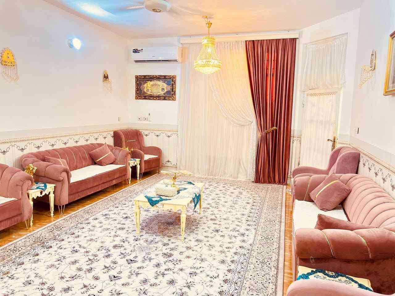 يالله بسم الله الرحمن الرحيم بيت للبيع 200م ركن على 3 شوارع طابو زراعي سند 25 تحويل مباشر بناء جديد 2021 متعوب عليه بناء طابوك سقف كونكريت مسلح يتكون من غرفتين نوم كبار صالة 11متر ستقبال 7+5مطبخ 6+5 حمامات العدد 2داخلية وخارجية كراج سياره البيت ينباع مع الاثاث العنون كربلاء طويريج  الكوي حي الزهراء قريب على شارع تقريبا سادسة بيت عن شارع الزوار الرئيسي للاستفسار اكثر اتصال على ***********
