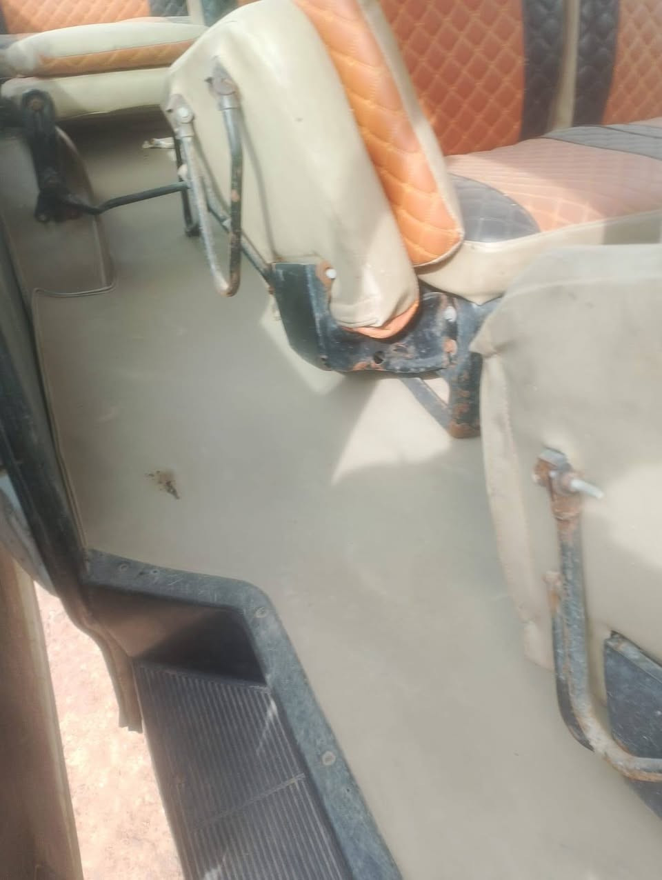 السلام عليكم جنبي موصليه لبيع موديل 13 السياره جاهزه محرك وكير واكسل مكفولات  كهربائيات كامله غرفتها حلوه السعر 35 المكان البياع الشرطة الخامسه للتصال ***********
