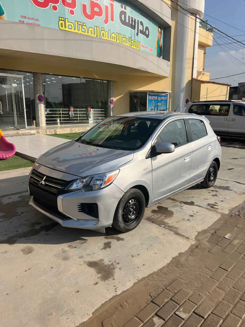 السلام عليكم 
مسيوبيشي ميراج موديل 2024
حادثها باب و جاملغ جهت السايق تبدلن اصلي  و حافت البنيد من جهت السايق نصبغت صور الحادث موجوده دخول جديد السياره زيرو ماشيه ٧ الاف رقم فحص باسمي
شاشه جبيره
تحكم ستيرن
سنتر لوك
شاشه قرائة اعطال

السعر ٨٥   
مكان السياره بالحله حي الزهراء
*********** حلة, بابل
