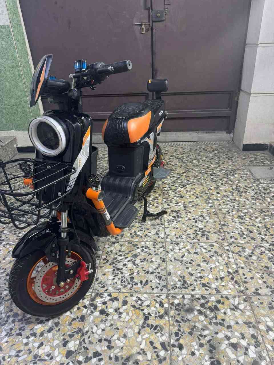 السلام عليكم
دراجه شحن x900 
دراجه ما بيه اي نقص مفتاحين وبصمتين وشاحنه اصليه 
موديل 25  باتريات 5 كبار
مكاني بغداد الامين الثانيه
السعر 375
***********
