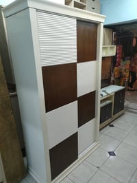 دولاب مترو • ٢٠ سم • رفوف داخلية
