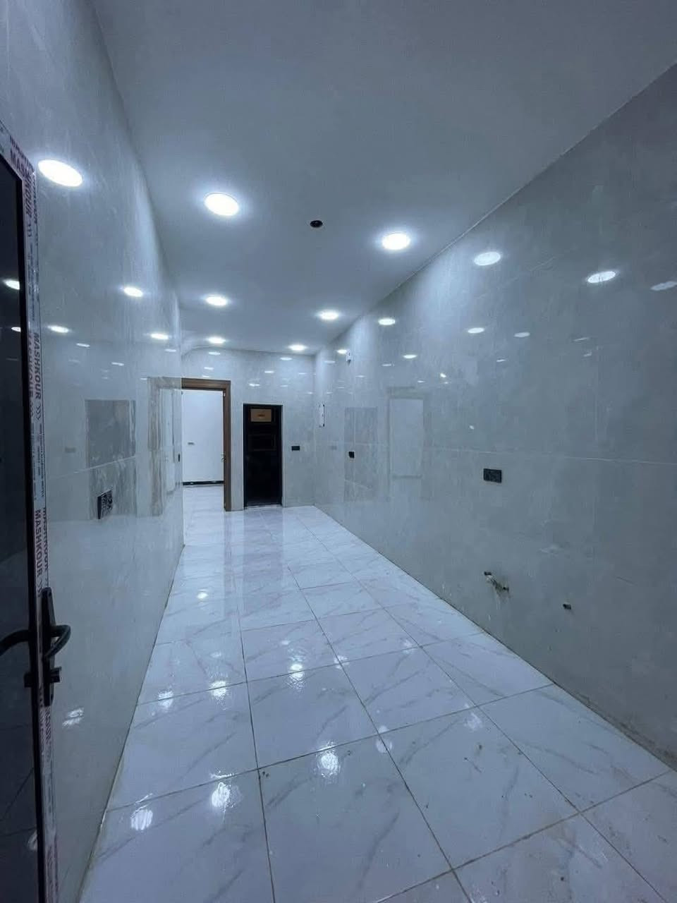 تونات مساحة الواحد 85  متر للبيع واجهة 6
عرض الشارع 15 م مقابيلهن تشجير

كل دار يحتوي  على هول صالة

 منور مطبخ وخدمات عدد 3

 غرف نوم عدد 5 منور  

حي الجهاد الضباط مجاور شقق حي صدام  

للاستفسار ☎️ *********** واتساب
