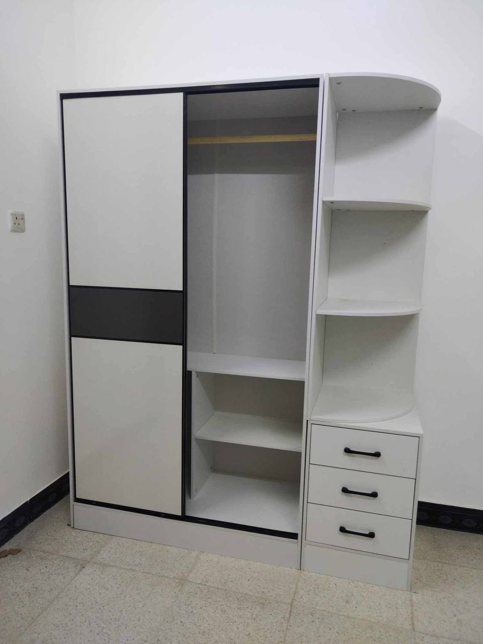 تصوير حقيقي

كنتور سلايد مع ملحقات جانبية ❤️‍🔥 

حجم كبير خشب MDF كبس من كل الجوانب

 📐 القياسات : 
العمق 45 سم * العرض 140 سم * الارتفاع 180 سم

🏷️ السعر 225 الف

توصيل بغداد 10 الف
محافظات 30 الف

يوجد توصيل جميع المحافظات للحجز 
*********** واتس اب
