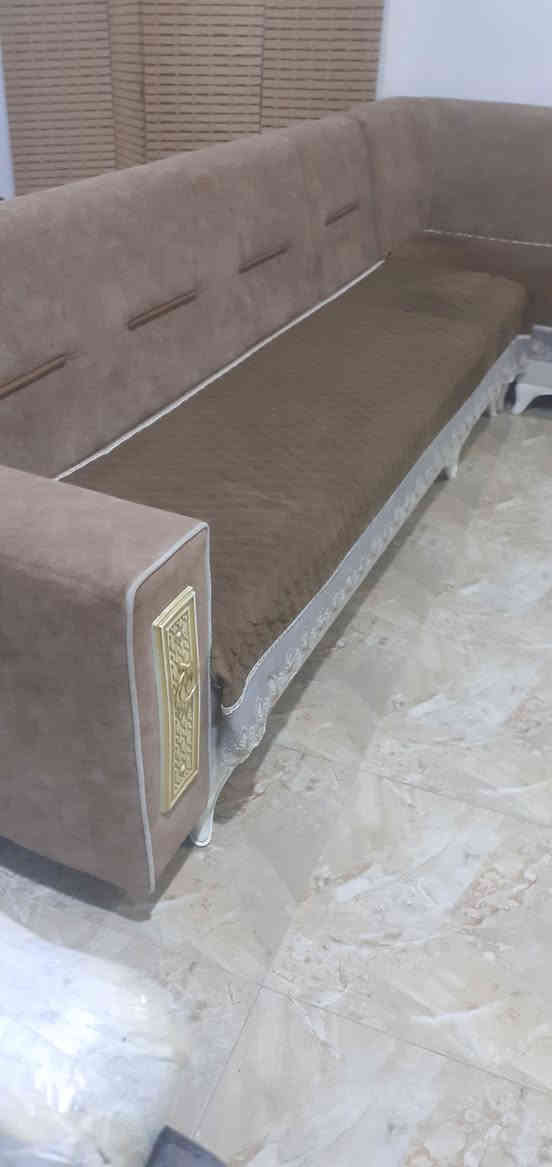 تخم ١٠مقاعد نظيف  للبيع السعر ٣٥٠وبي مجال العنوان تأميم ٨شباط  هاتف ***********
خاص ممتواجد
