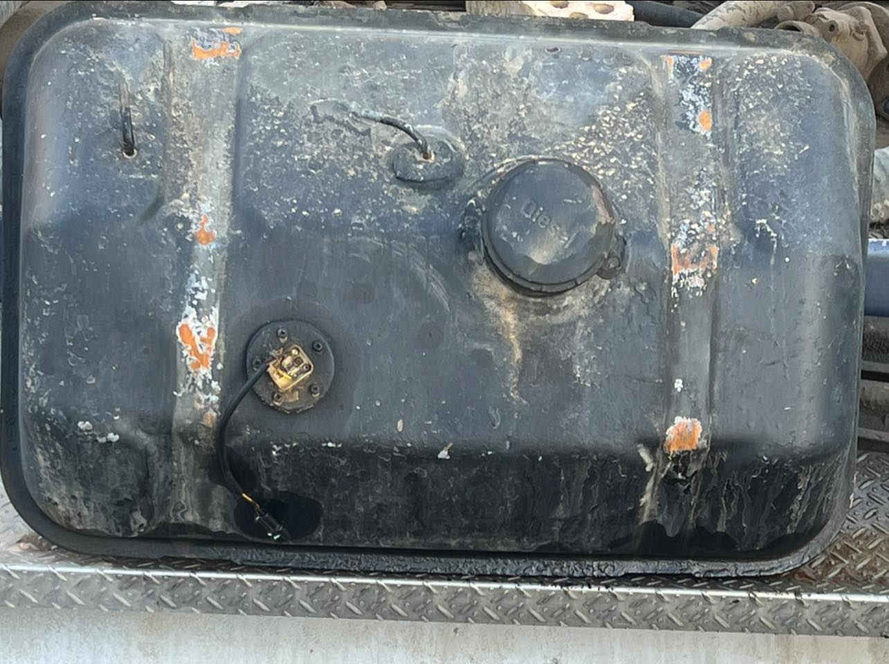 السلام عليكم تانكي هينو 130لترر مع القواعد 150وبي مجال  ***********
