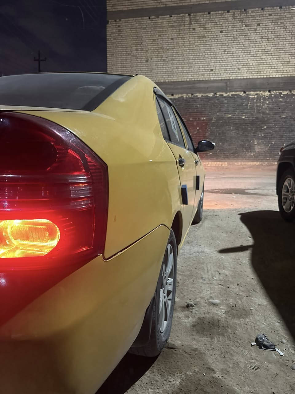 السلام عليكم 
ليفان 620 2013 
رقم بغداد النكليزي السياره كفاله ماعده طخه بل بنيد ومرجعيها بارد محرك جديد كير اتو جديد دبلات تخم تاير صدر امامي خلفي جديد السياره مناقصها شي اشتغل وتطلع مكاني الدوره البعيثه رقم ***********ترهم مراوس
