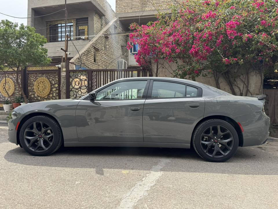 السلام عليكم
جارجر  SXT +
موديل : 2019 
ماشية : 131 الف
المواصفات 
بصمة 
تشغيل عن بعد 
شاشة 
كاميرا 
كشنات كهرباء جلد تدفئه تبريد  
تحكم ستيرن جهتين 
كروز سرعه 
نظام ايكو 
نظام سبورت 
قطعتين تبريد 
مكينة 6 سلندر 
3600
 
لد امامي 
لايت زنون 
بلوجكتور زنون 
 
حساسات 
ويل كب بلاك ٢٠
(رقم بغداد الجديد تحويل ثاني يوم )
الحادث :فقط طخه بلباب راجع بارد وهنا بلعراق نصبغ البنيد .بدون ايرباكات
(صور الحادث مرفقة ) 
العنوان : بغداد زيونه 
السعر : 208  
للاستفسار
***********
