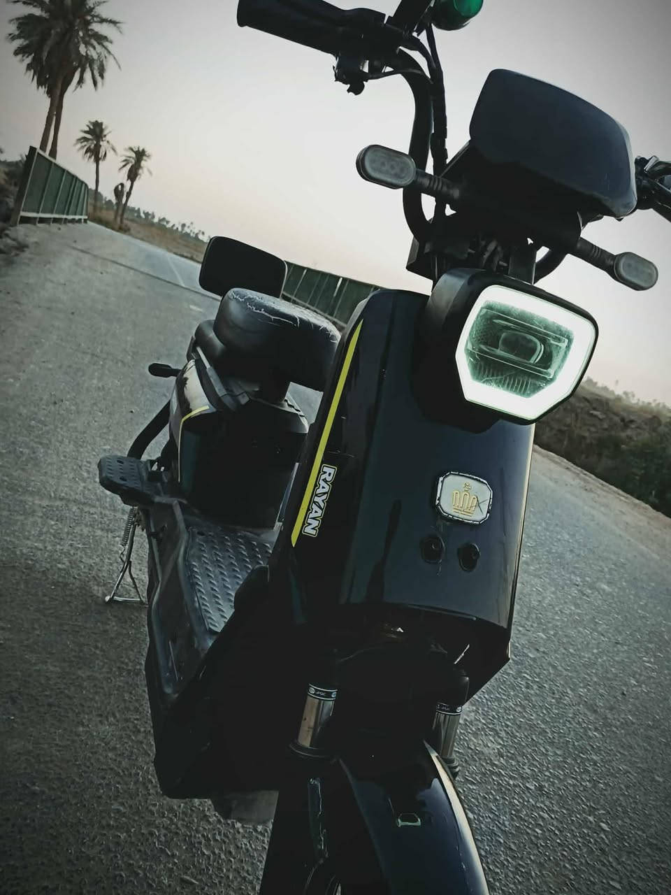 السلام عليكم شباب دراجه للبيع نوع ريان اربعه باتري جدد كلش الدراجه كله شغاله ماعيزه برغي اشاير يمنه يسره لايت عالي ناصي السعر 225 وبيه مجال هاذه رقمي بي واتساب *********** المكان النجف الاشرف
