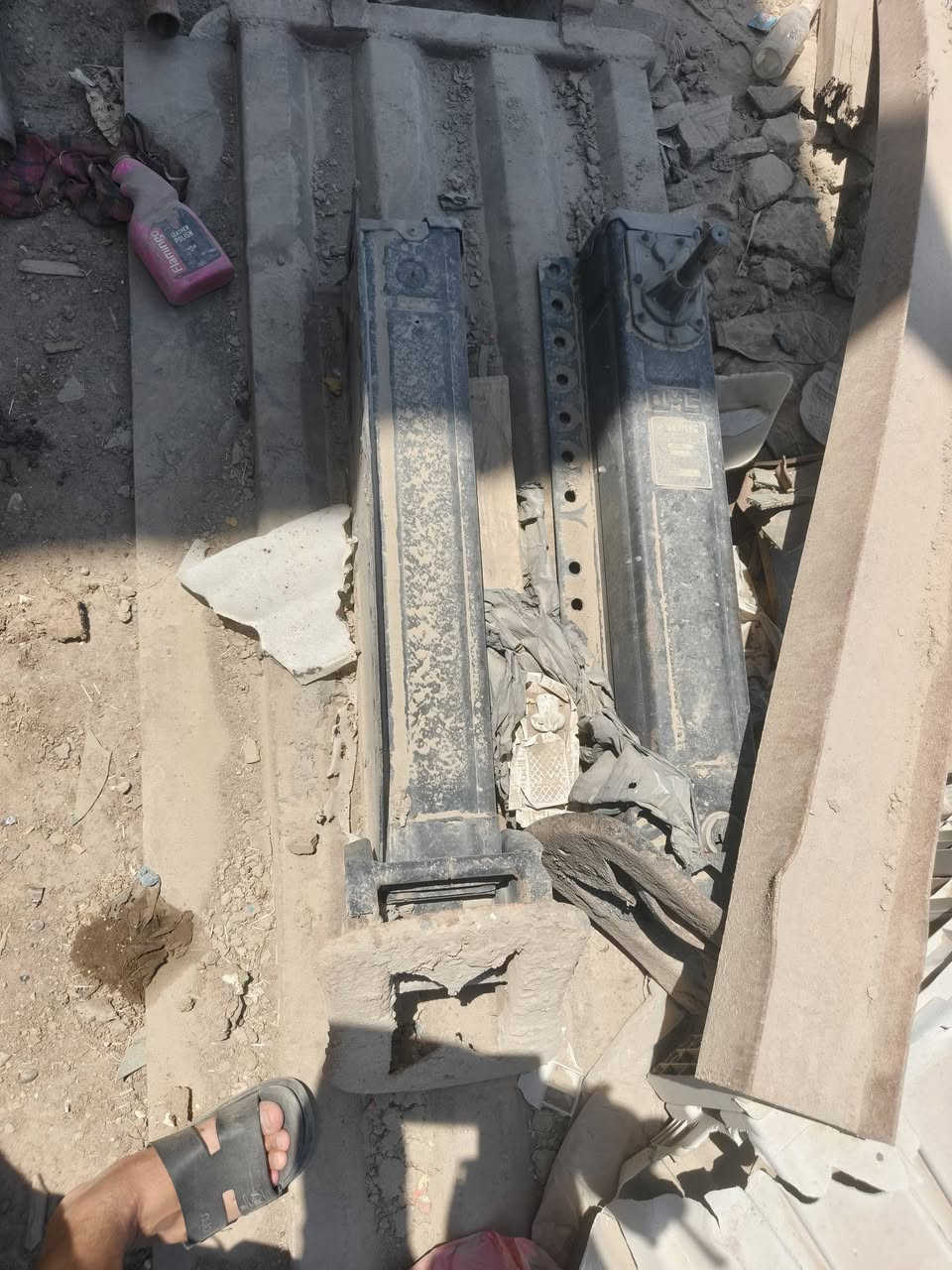 شباب رجلين عربه مال نساف ام 80طن للبيع مكانهن تاجي  سعر 275الف جدد حيل ***********
