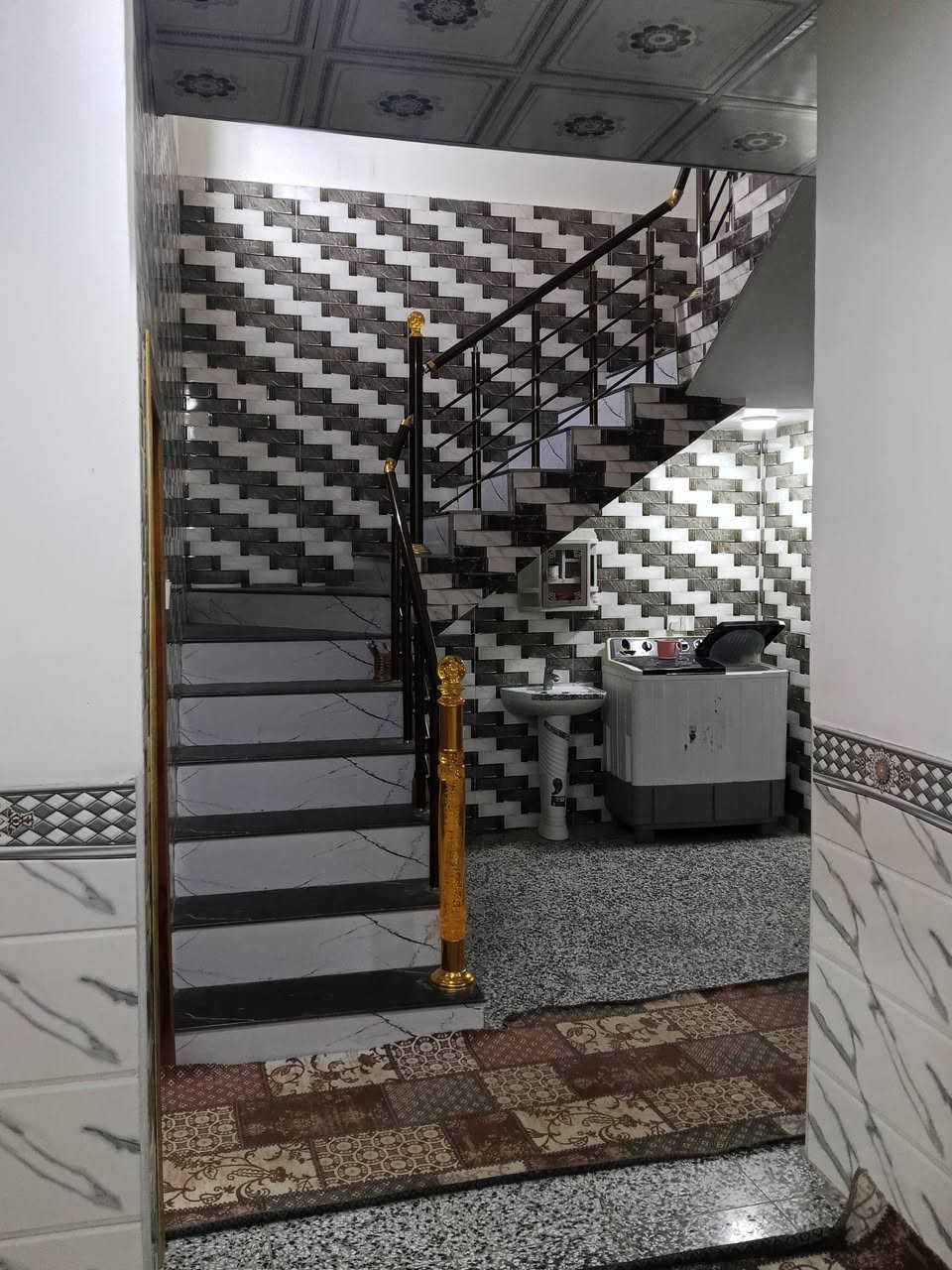 بيت للبيع طابق ونص المساحه ١٠٠ متر كافت الخدمات منطقة العامرية قرب سيطرة الإبراهيمية شارع تبليط يبعد عن شارع طويريج كربلاء ٧٠٠ متر ***********
